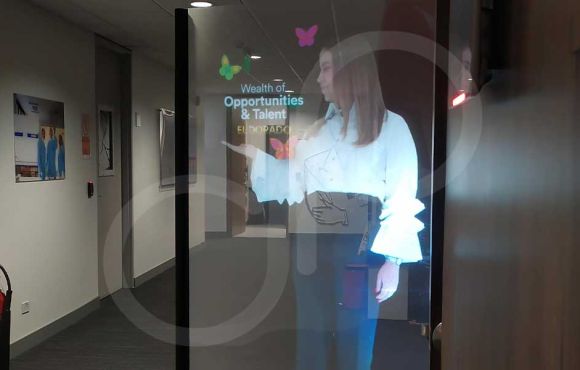 Anfitrión digital holográfico